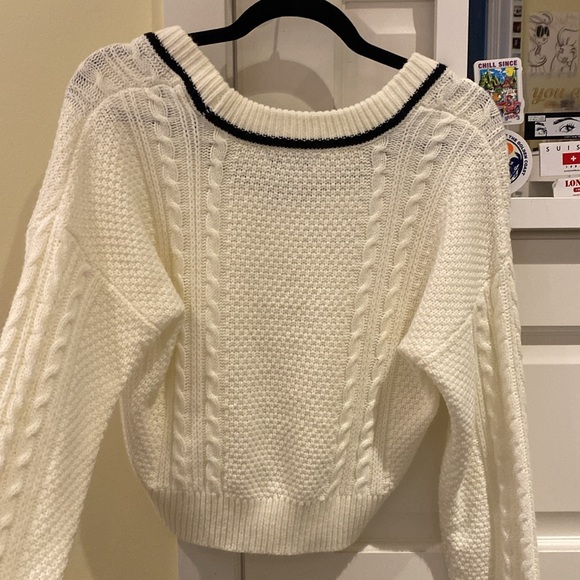 Tilly’s Sweater - Picture 2 of 3